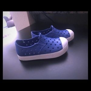 Croc like rubber toddler shoes